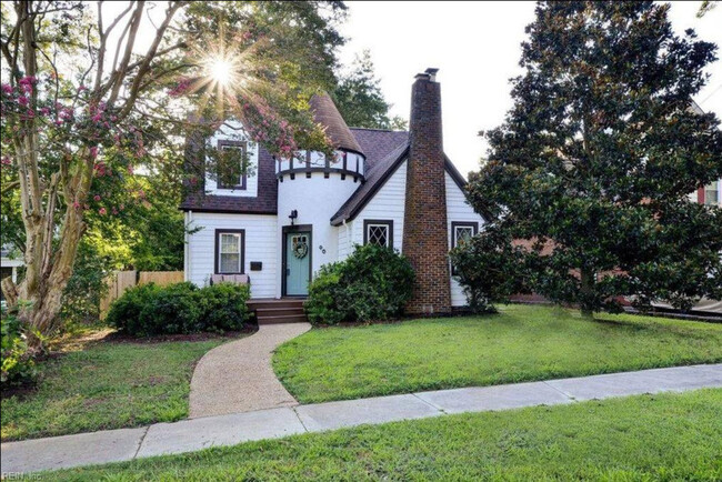 property at 40 Manteo Ave