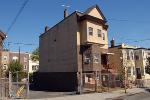 122-132 34th St Apartments