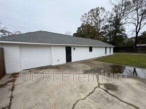 22883 Hoo Shoo Too Rd in Baton Rouge, LA - Building Photo - Building Photo