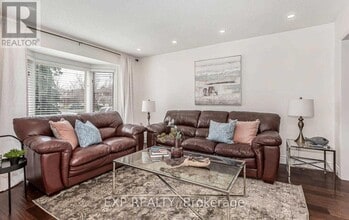 93 Waldie Rd in Oakville, ON - Building Photo - Building Photo