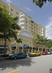 Douglas Grand in Coral Gables, FL - Foto de edificio - Building Photo