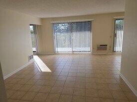 45 Eagle Crest Dr in Lake Oswego, OR - Building Photo