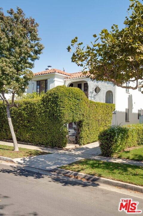 1172 S Hayworth Ave in Los Angeles, CA - Building Photo