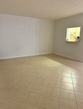 2100 Springdale Blvd in Palm Springs, FL - Foto de edificio - Building Photo