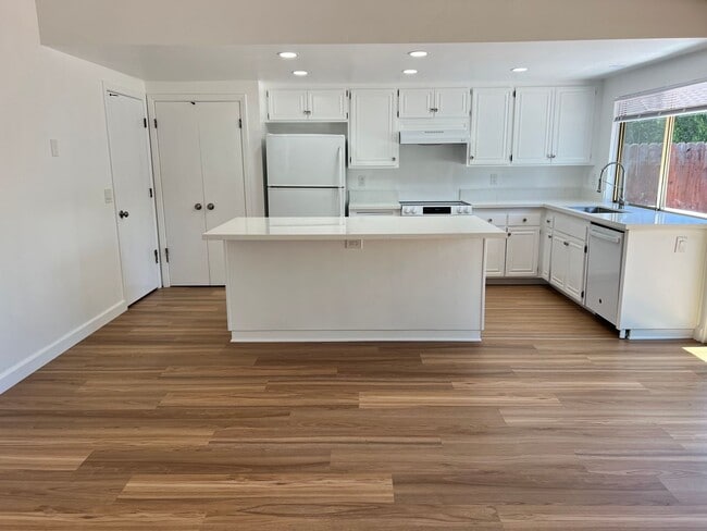 5020 Walnut Park Dr in Santa Barbara, CA - Building Photo - Building Photo