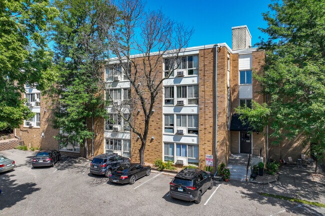 2629 W 43rd in Minneapolis, MN - Foto de edificio - Building Photo