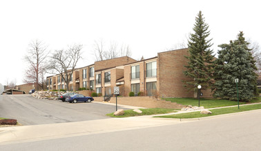 The Woods Condos in Livonia, MI - Building Photo - Building Photo