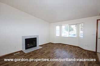 9641 SE Schiller St in Portland, OR - Building Photo - Building Photo