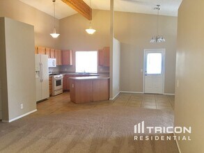 8304 Vantare Ct in Las Vegas, NV - Building Photo - Building Photo