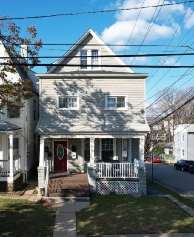 26 Ella St in Bloomfield, NJ - Foto de edificio - Building Photo