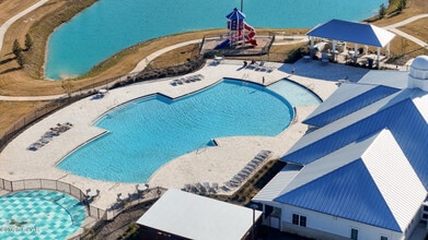 6644 Slabinski Ln in Panama City, FL - Foto de edificio - Building Photo