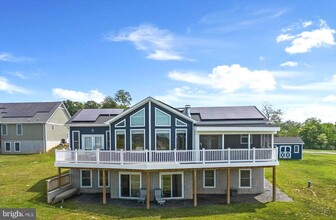 150 Sunset Village Rd in Front Royal, VA - Foto de edificio - Building Photo