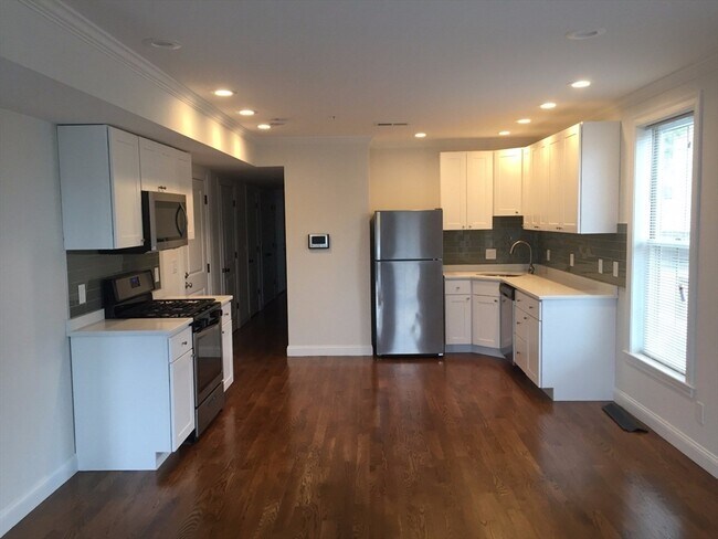 property at 2747 Washington St
