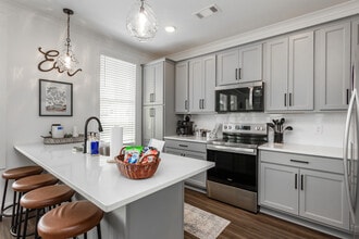 Coach's Corner in Auburn, AL - Building Photo - Interior Photo