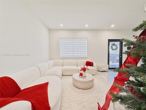 927 SW 18th Ave in Miami, FL - Building Photo - Building Photo