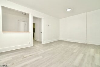 11 Howard Pl in Belleville, NJ - Building Photo - Building Photo