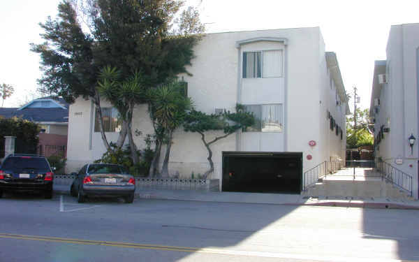 1022 N Vista St in West Hollywood, CA - Building Photo