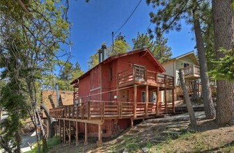 32970 Lone Pine Dr in Running Springs, CA - Foto de edificio - Building Photo