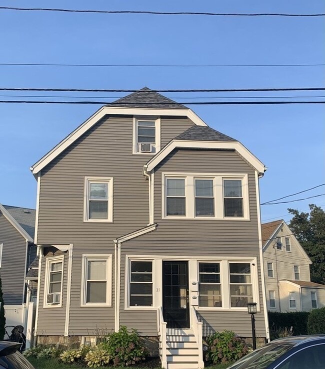37 Baxter St Apartments and Nearby Melrose Apartments For Rent