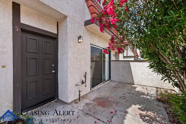 27614 Nugget Dr in Santa Clarita, CA - Building Photo - Building Photo