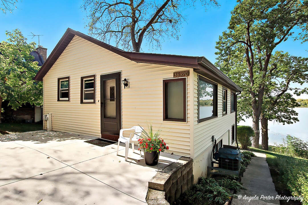 38390 N Munn Rd in Lake Villa, IL - Building Photo
