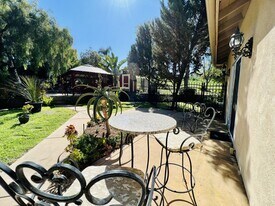 601 Aliento Ct in Vista, CA - Building Photo