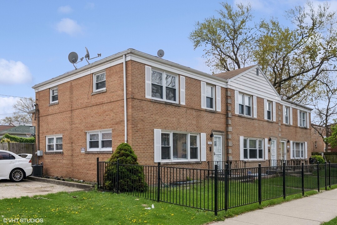 6341 N Leavitt St in Chicago, IL - Building Photo
