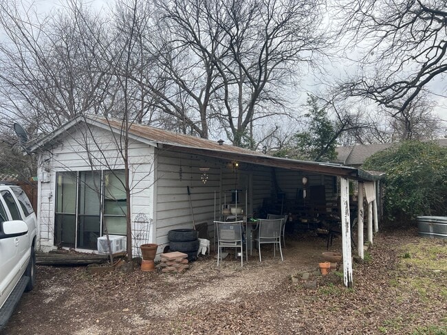 110 Peach St in Denton, TX - Building Photo - Building Photo