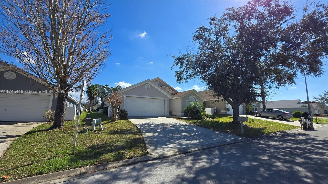 180 Laurel Ridge Pass in Davenport, FL - Building Photo