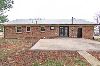 1059 Bethlehem Rd in Paris, KY - Building Photo - Building Photo