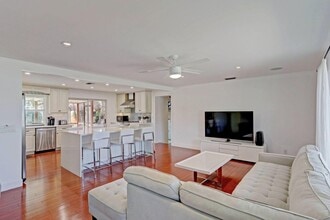 7115 Venetian Way in West Palm Beach, FL - Building Photo - Building Photo
