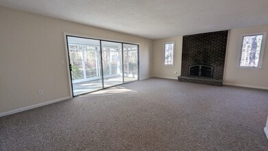 10 Sherwood Ave in Foxboro, MA - Building Photo - Building Photo