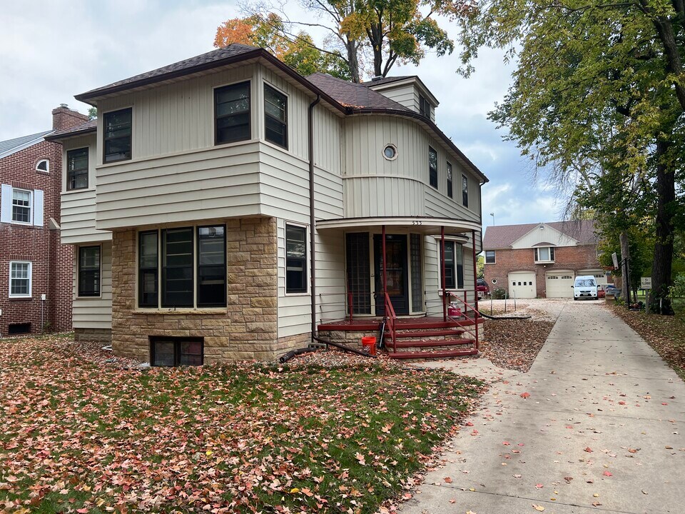 533 E Center St in Rochester, MN - Building Photo