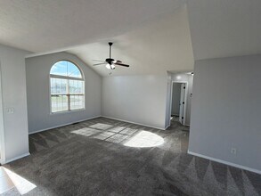 705 W Christopher Ln in Clever, MO - Building Photo - Building Photo