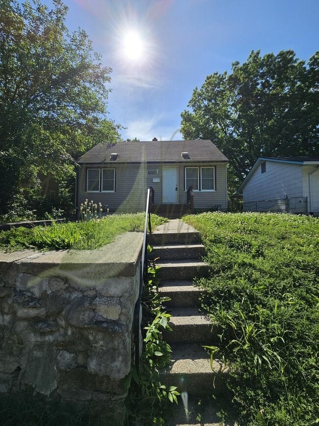 property at 5400 Norton Ave