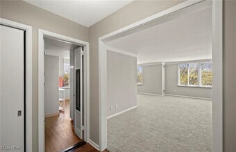 19425 Van Aken Blvd in Shaker Heights, OH - Building Photo - Building Photo