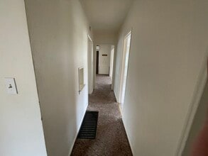 1325 NW Hawthorne Ave in Grants Pass, OR - Building Photo - Building Photo