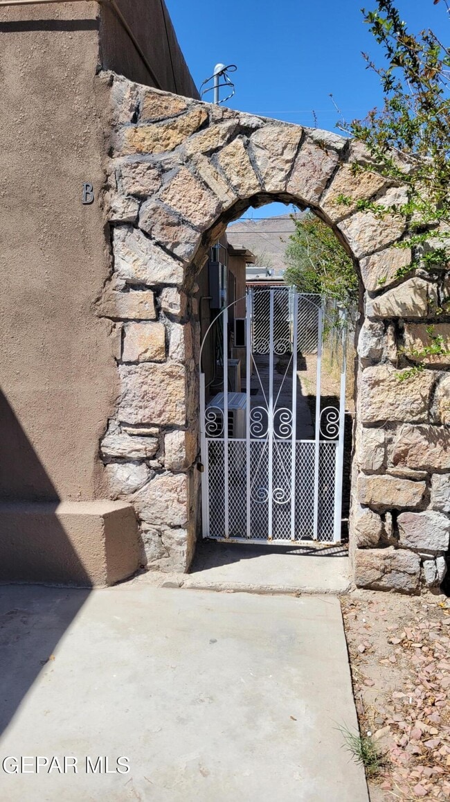 2225 Magoffin Ave in El Paso, TX - Building Photo - Building Photo