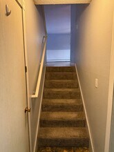 18062 Meadow Creek Dr in Anchorage, AK - Building Photo - Building Photo