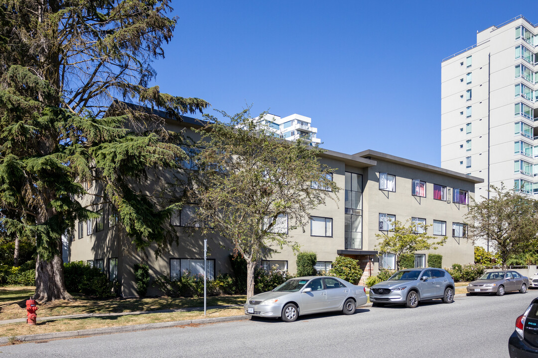 Hawthorne Manor in Vancouver, BC - Building Photo