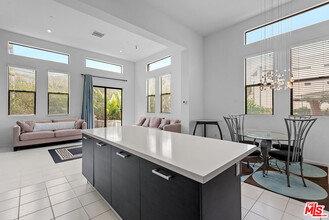 12940 Discovery Creek in Los Angeles, CA - Building Photo - Building Photo