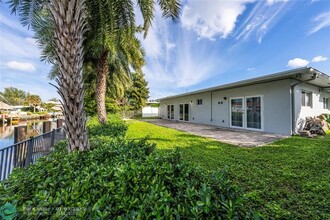 249 SE 3rd Ave in Pompano Beach, FL - Building Photo - Building Photo