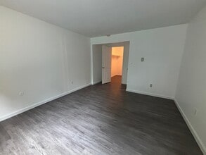 491 W Central St, Unit B4 in Franklin, MA - Foto de edificio - Building Photo