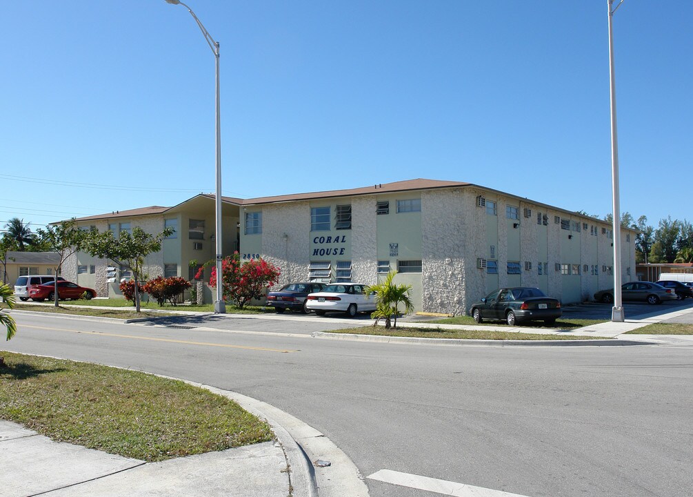 Coral House Apartments in Hialeah, FL - Foto de edificio