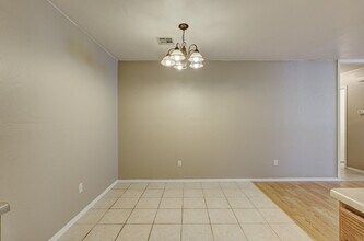 401 S Greengate Dr in Yukon, OK - Building Photo - Building Photo
