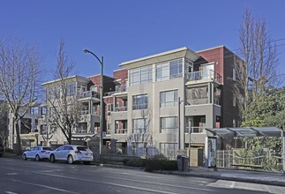 Point Grey Manor in Vancouver, BC - Building Photo - Building Photo