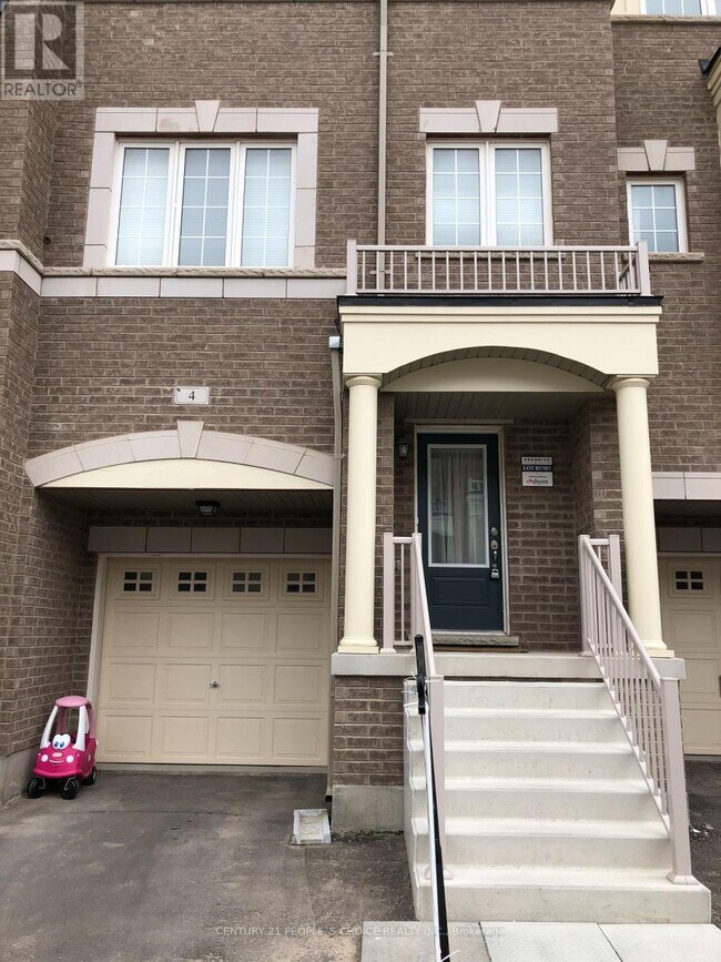 4 Cedarland Rd in Brampton, ON - Building Photo - Building Photo