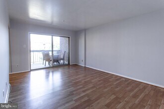 7911 Badenloch Way-Unit -203 in Gaithersburg, MD - Building Photo - Building Photo