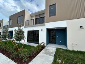 14625 SW 262nd St in Naranja, FL - Building Photo