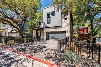 2807 Del Curto Rd in Austin, TX - Building Photo - Building Photo